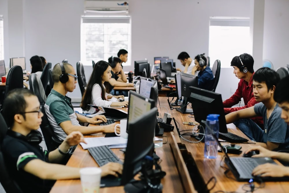 lựa chọn giữa phát triển ứng dụng web hay ứng dụng desktop cho dự án của bạn